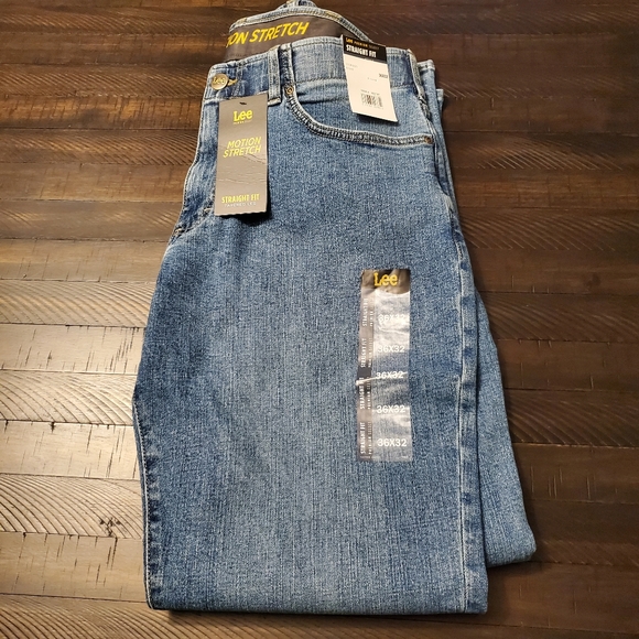 Lee Motion Stretch Straight Fit Tapered Leg Jean - Picture 10 of 11